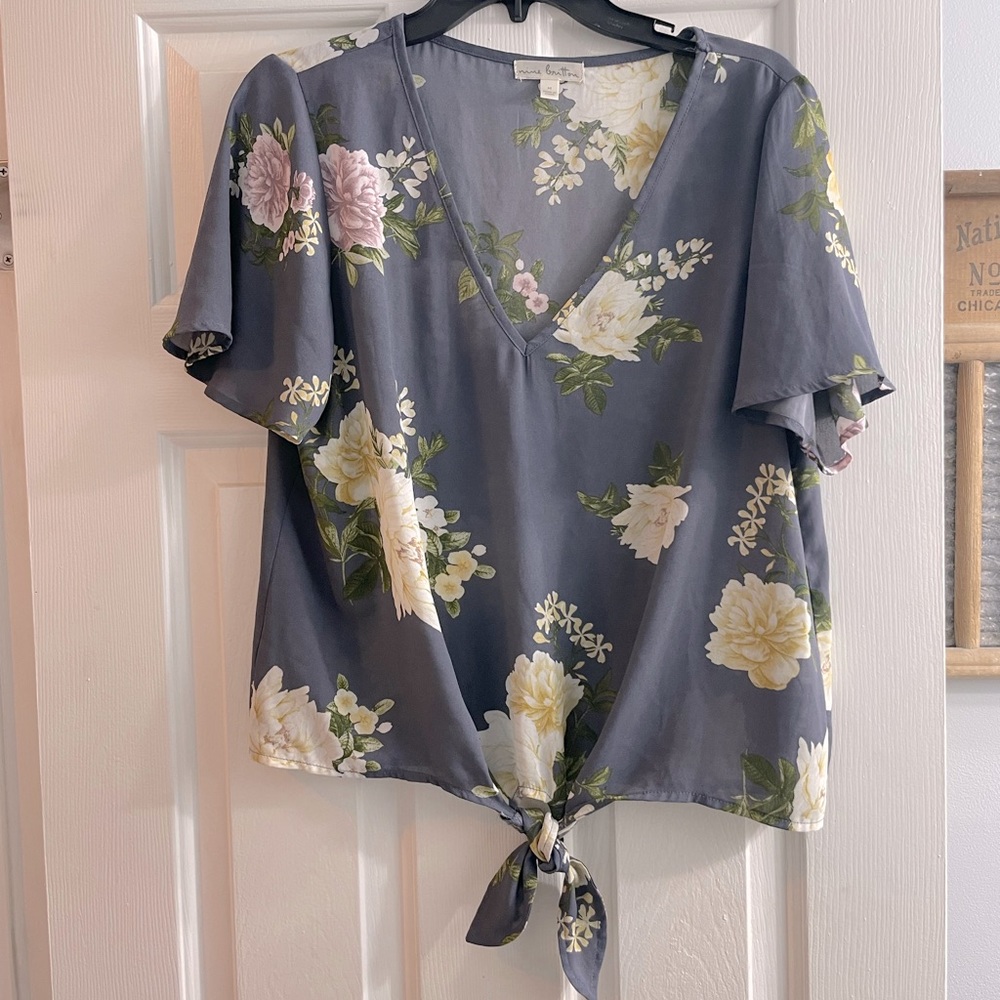 Nine Britton From Stitch Fix tie front top - Size Medium